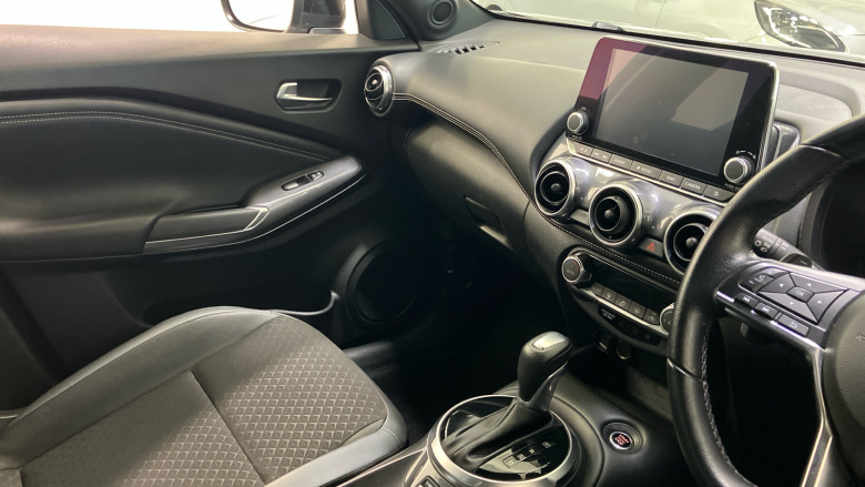 Nissan Juke 1.0 DiG-T 114 N-Connecta 5dr DCT Petrol Hatchback